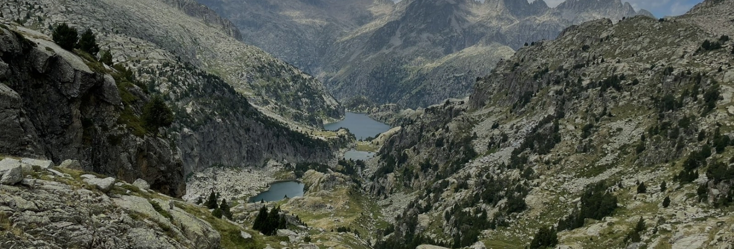 Imatge panoràmica de la zona montanyosa dels pirineus